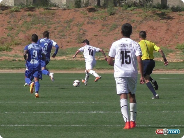 רביבו חודר לרחבה (שקד מורג)